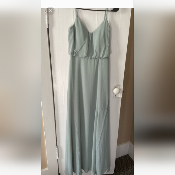 Sage green dress - Picture 2 of 3
